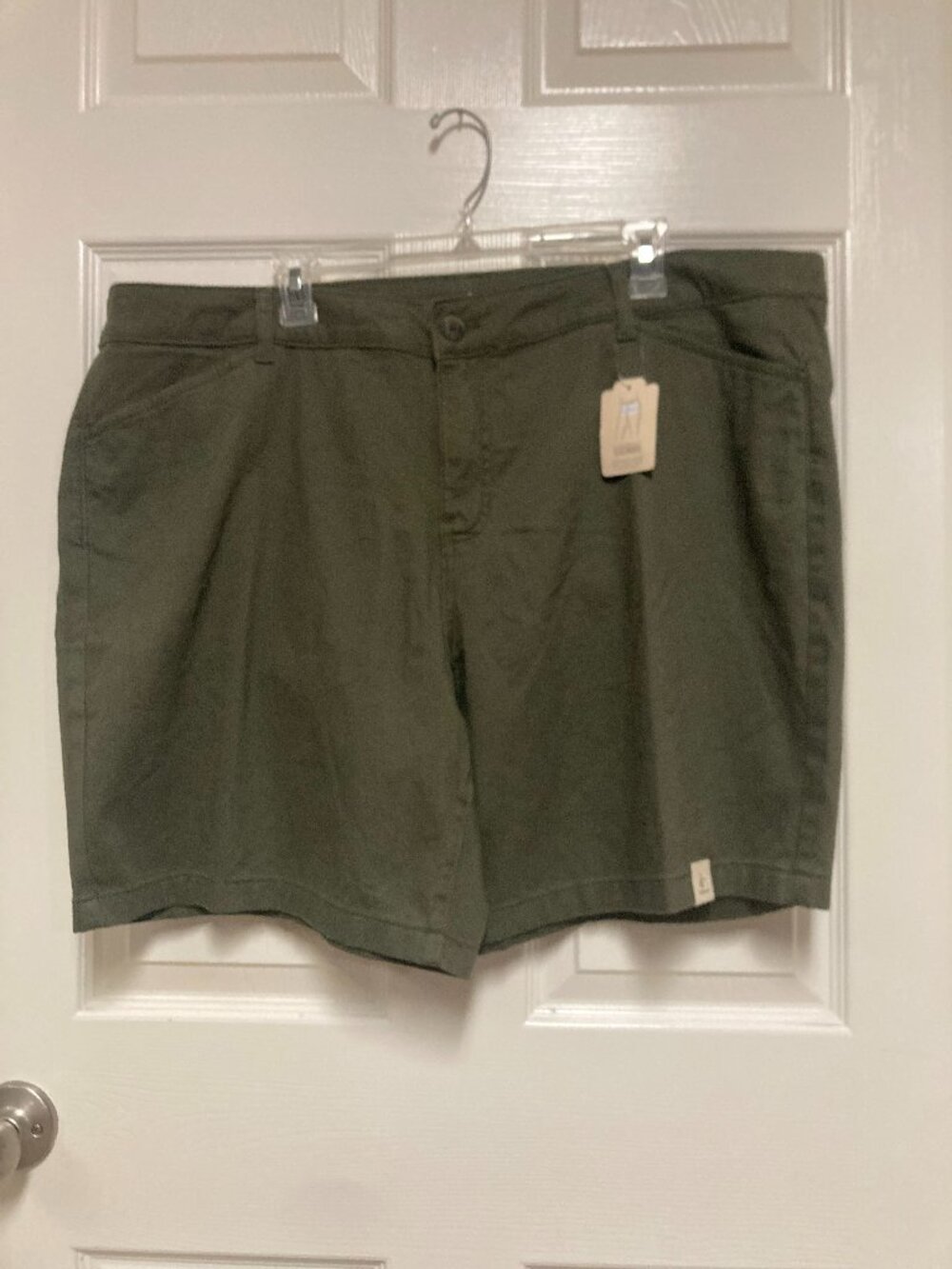 ST. JOHN'S BAY New With Tags mid rise easy fit through hip and thigh shorts gree